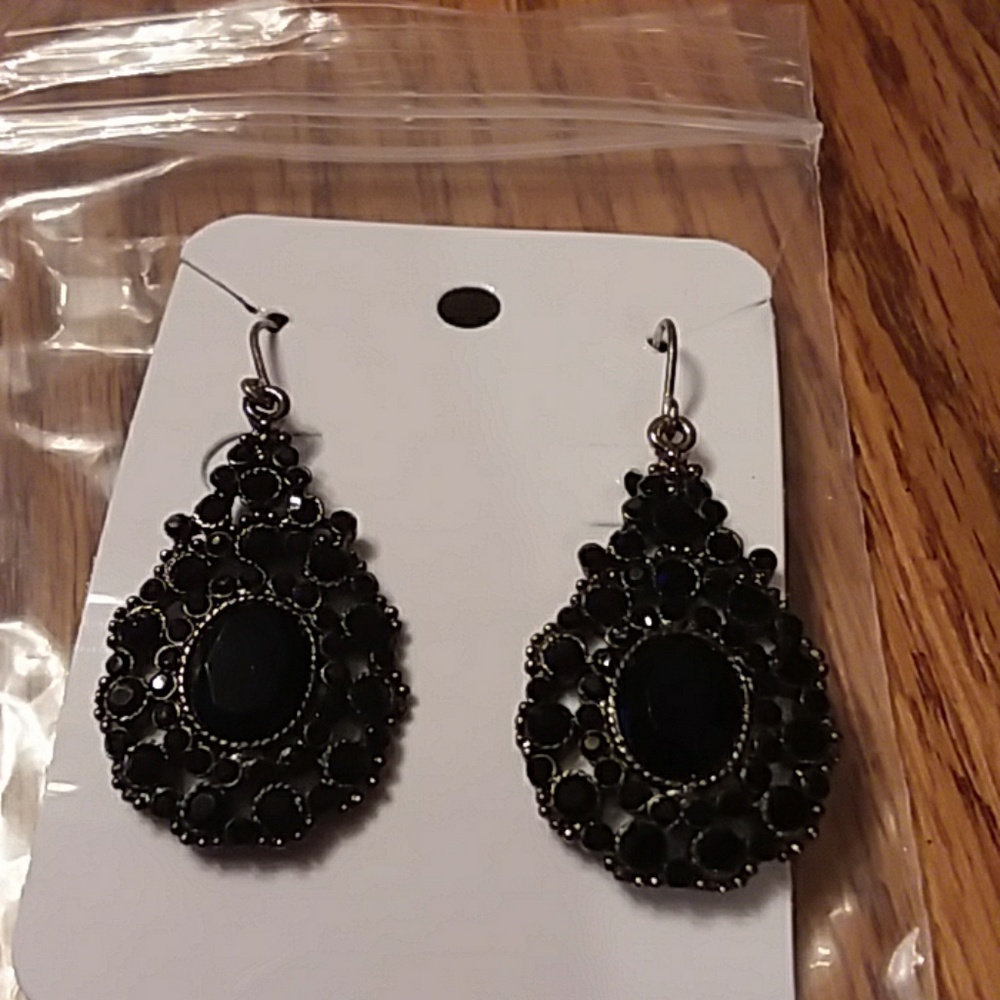 Pair of dangly earrings